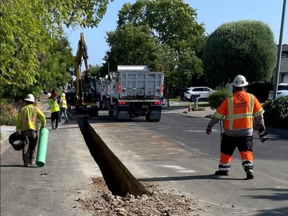 SJW crew at work on Sonuca Ave main replacement site